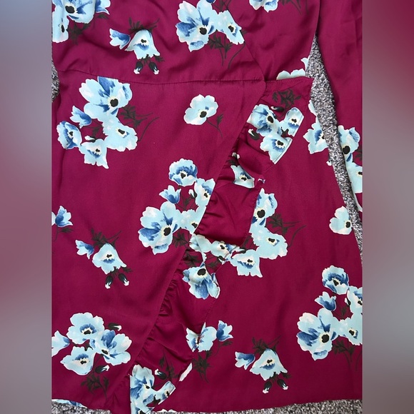 Lulu’s Floral Feminine Wrap Dress in Burgundy and Blue size small - Picture 10 of 14
